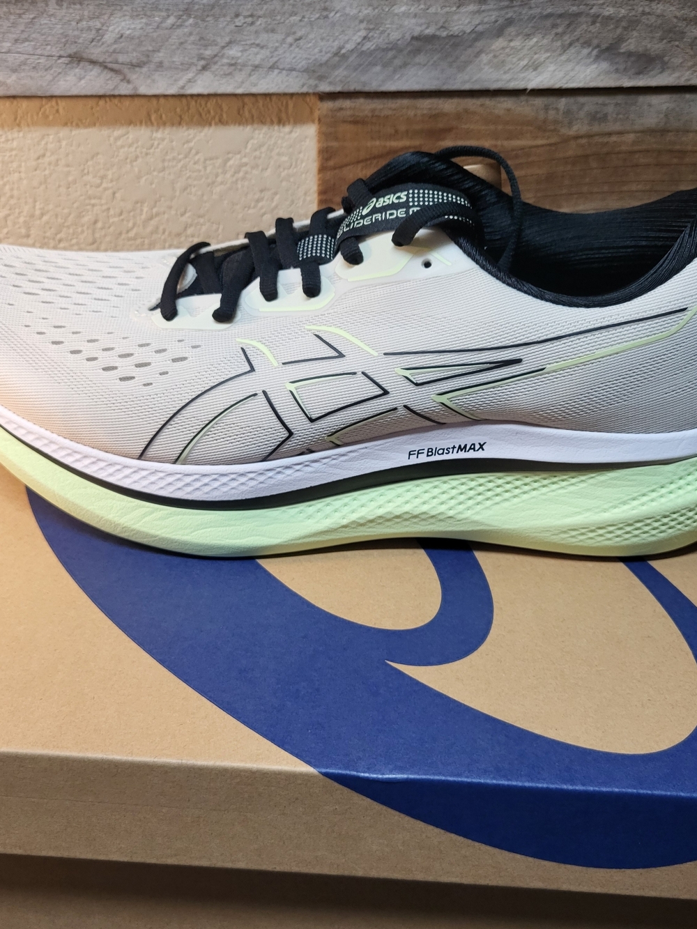 *NEW* ASICS Glideride Max Men Birch/Black Size Men’s 12 with Tags and Box